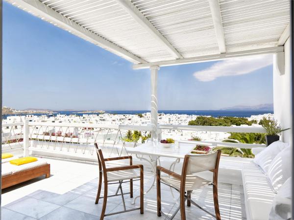 Belvedere Mykonos - Main Hotel - The Leading Hotels of the World : photo 7 de la chambre chambre double ou lits jumeaux panoramique avec terrasse bien exposée privée