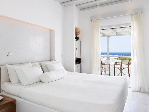 Belvedere Mykonos - Main Hotel - The Leading Hotels of the World : photo 6 de la chambre chambre double ou lits jumeaux panoramique avec terrasse bien exposée privée