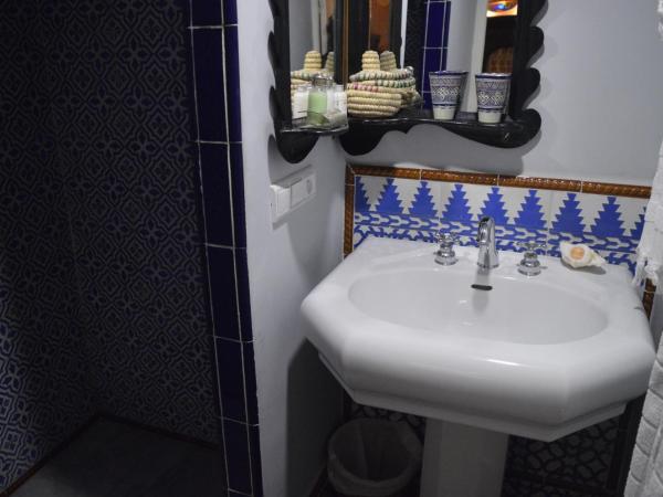 Aux 3 Portes : photo 1 de la chambre chambre double - vue sur mer