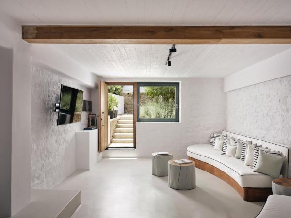 Belvedere Mykonos - Main Hotel - The Leading Hotels of the World : photo 3 de la chambre 2 bedroom residence plunge pool partial sea view @ belvedere villa nextdoor