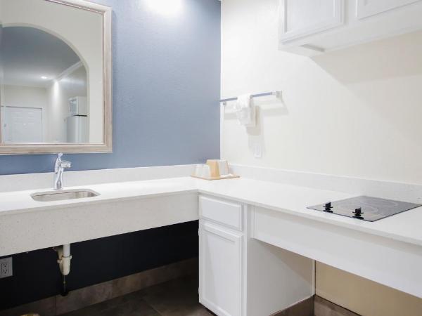 Palace Inn TX-249 : photo 10 de la chambre suite avec kitchenette - non-fumeurs