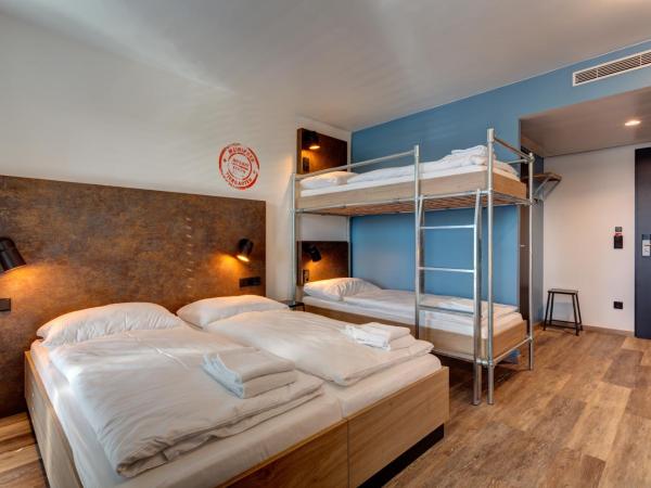 MEININGER Hotel Berlin Tiergarten : photo 3 de la chambre chambre quadruple