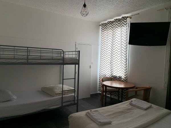 hôtel mondial : photo 6 de la chambre chambre quadruple