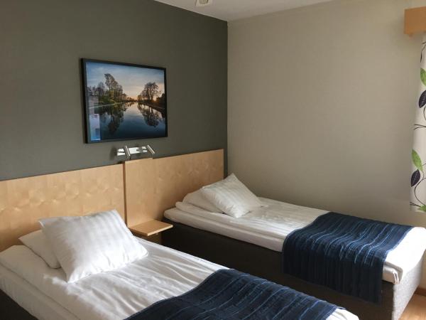 Linköpings Cityhotell och Vandrarhem : photo 10 de la chambre chambre lits jumeaux confort