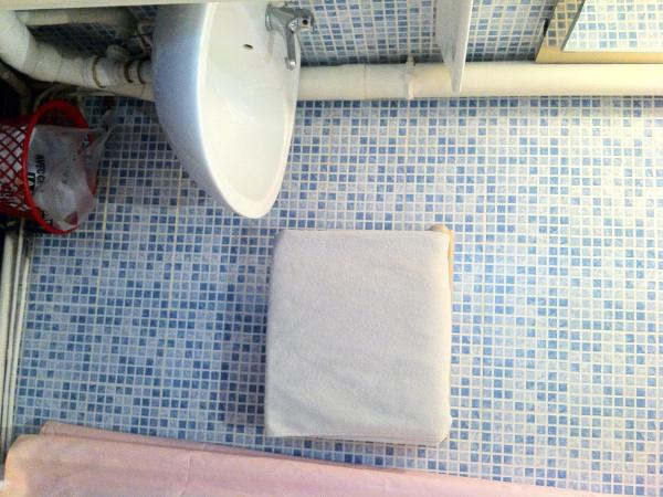 Hotel Des Arts : photo 7 de la chambre chambre double avec douche et toilettes communes