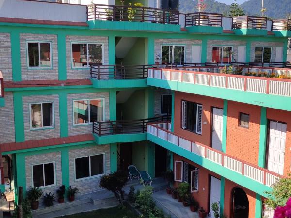 New Pokhara Lodge - Pokhara Lakeside : photo 1 de la chambre chambre double ou lits jumeaux avec terrasse