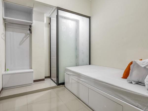 KoolKost Syariah near Kaza Mall Surabaya : photo 3 de la chambre chambre simple avec salle de bains commune