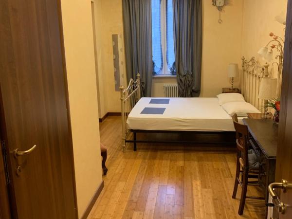 Casa Friends Lingotto Ospedali Metro Spezia : photo 8 de la chambre chambre double avec salle de bains privative