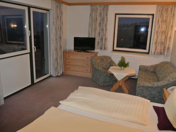 Hotel Gruberhof Innsbruck Igls B&B : photo 6 de la chambre chambre double - vue sur montagne