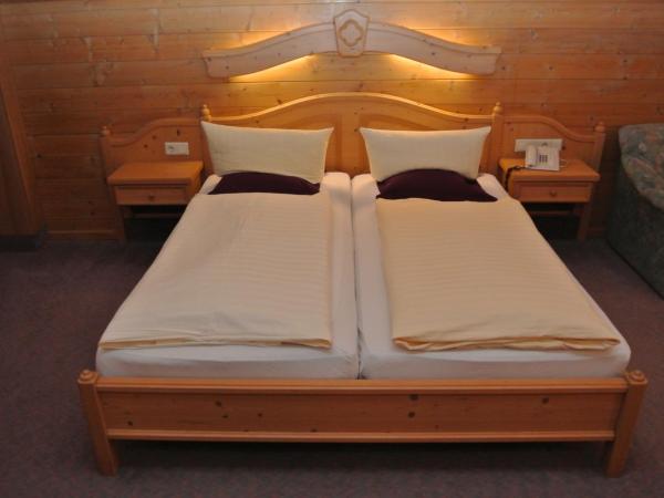 Hotel Gruberhof Innsbruck Igls B&B : photo 2 de la chambre chambre familiale - vue sur montagne
