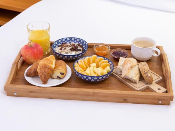 Hotel Perrin - former Carlton : photo 6 de la chambre chambre lits jumeaux supérieure