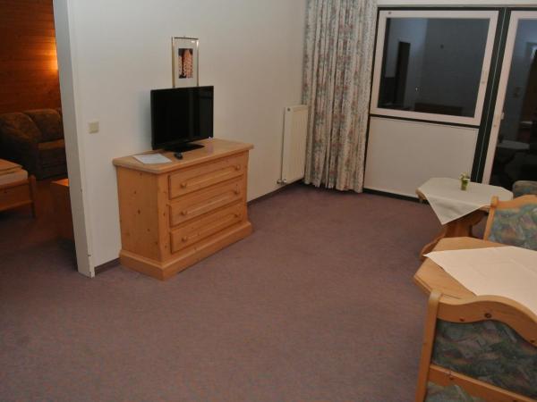 Hotel Gruberhof Innsbruck Igls B&B : photo 1 de la chambre chambre familiale - vue sur montagne