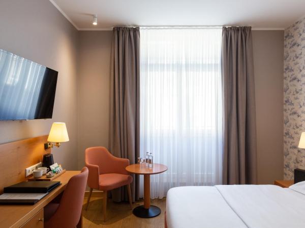 Hotel Perrin - former Carlton : photo 7 de la chambre chambre double supérieure