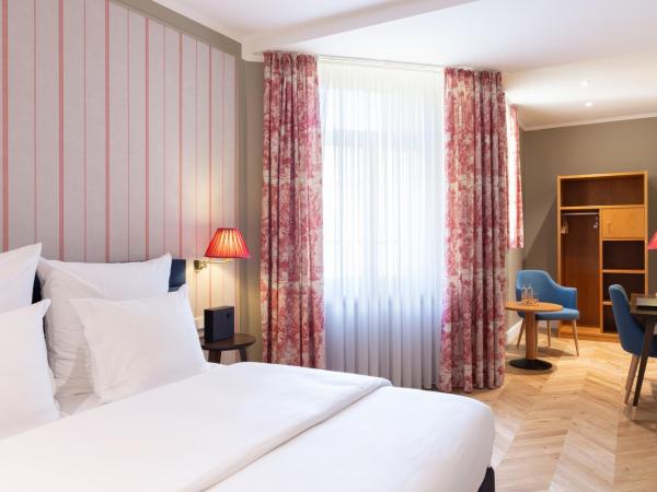 Hotel Perrin - former Carlton : photo 4 de la chambre chambre double supérieure