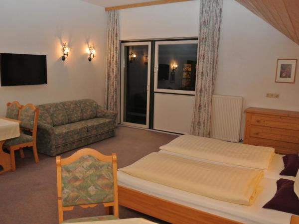 Hotel Gruberhof Innsbruck Igls B&B : photo 1 de la chambre suite familiale avec balcon
