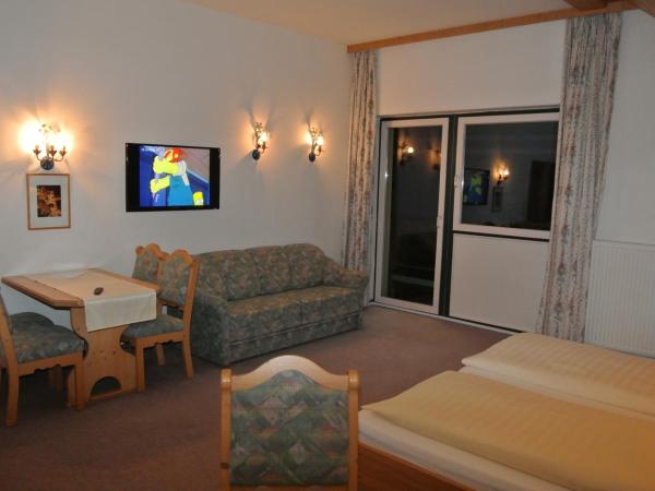 Hotel Gruberhof Innsbruck Igls B&B : photo 4 de la chambre suite familiale avec balcon
