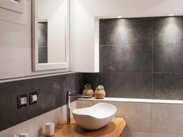 B&BO la Frasca : photo 8 de la chambre suite avec baignoire spa