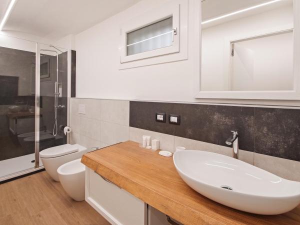 B&BO la Frasca : photo 7 de la chambre suite avec baignoire spa