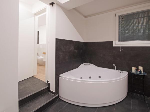 B&BO la Frasca : photo 4 de la chambre suite avec baignoire spa