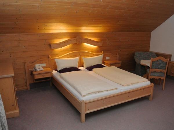 Hotel Gruberhof Innsbruck Igls B&B : photo 3 de la chambre chambre triple – vue sur montagne