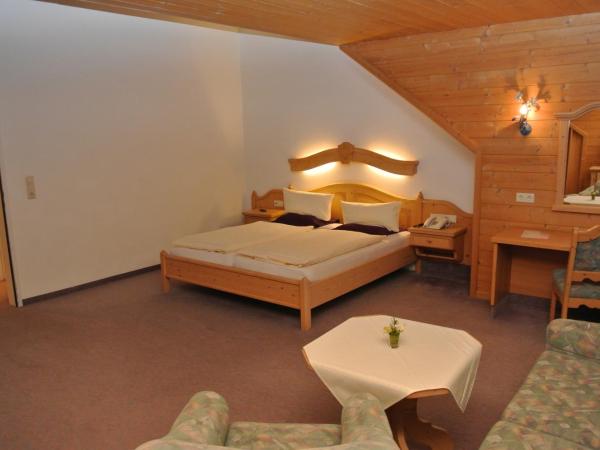 Hotel Gruberhof Innsbruck Igls B&B : photo 4 de la chambre chambre triple
