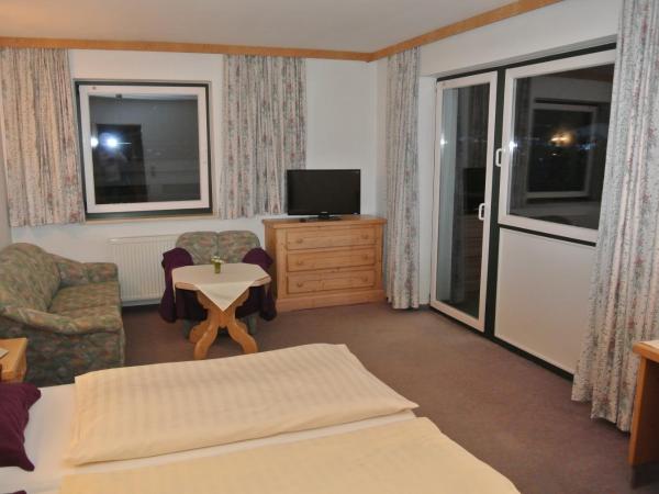 Hotel Gruberhof Innsbruck Igls B&B : photo 1 de la chambre chambre double - vue sur montagne