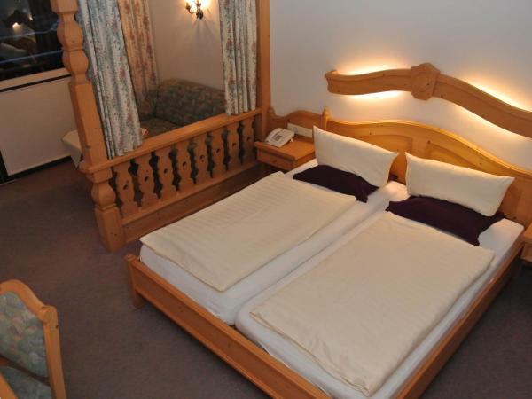 Hotel Gruberhof Innsbruck Igls B&B : photo 2 de la chambre chambre triple
