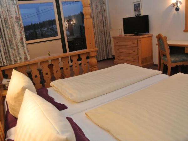 Hotel Gruberhof Innsbruck Igls B&B : photo 3 de la chambre chambre double - vue sur montagne