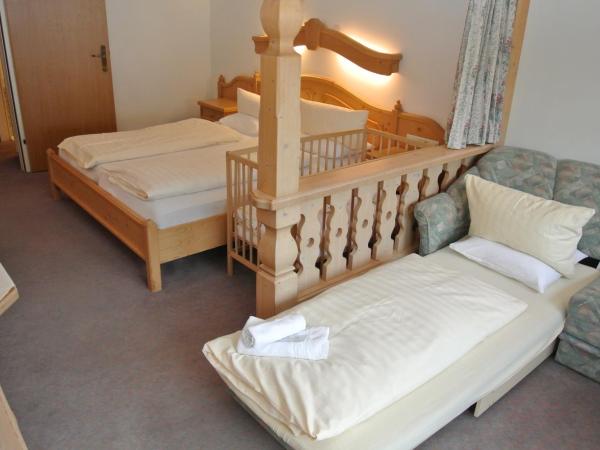 Hotel Gruberhof Innsbruck Igls B&B : photo 1 de la chambre chambre triple