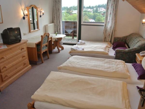 Hotel Gruberhof Innsbruck Igls B&B : photo 3 de la chambre chambre quadruple