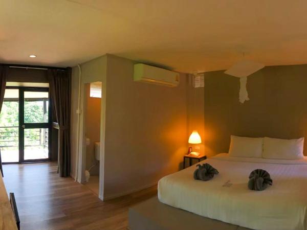 HIP Seaview Resort @ Phi Phi : photo 9 de la chambre bungalow avec vue partielle sur la mer