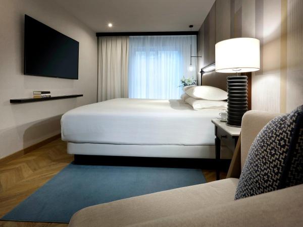 Hyatt Regency Hesperia Madrid : photo 2 de la chambre chambre lit king-size avec balcon