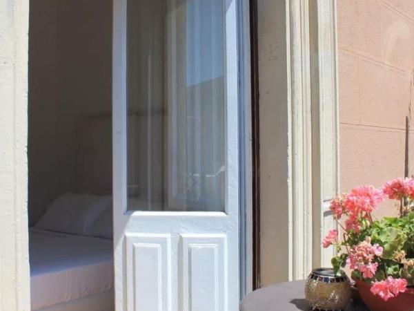 Cagliari d'Amare Via Roma : photo 7 de la chambre chambre double ou lits jumeaux deluxe avec balcon