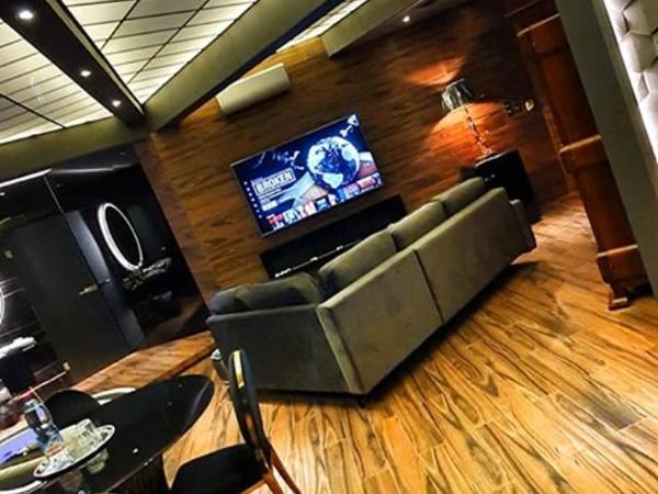 Hotel Ramka & Restaurant & Wine Bar : photo 8 de la chambre large apartment with jacuzzi
