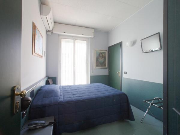 Hotel Tirreno : photo 3 de la chambre chambre simple avec petit lit double.