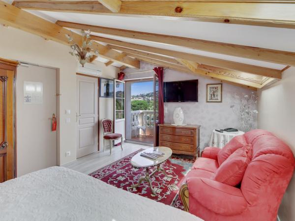 Le Château de Mei Lese : photo 1 de la chambre chambre double - vue sur piscine