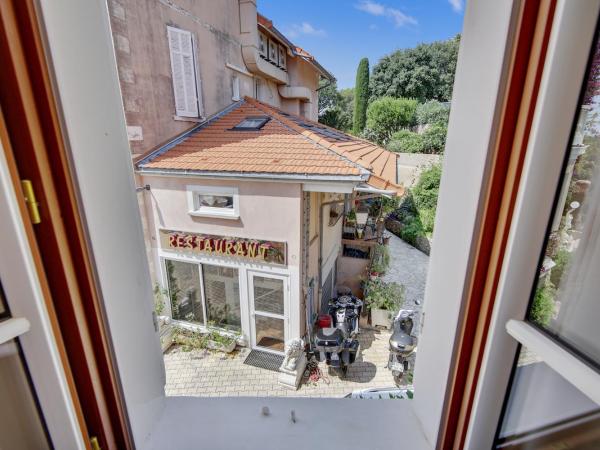 Le Château de Mei Lese : photo 7 de la chambre suite standard (3 adultes) avec balcon et vue sur la mer