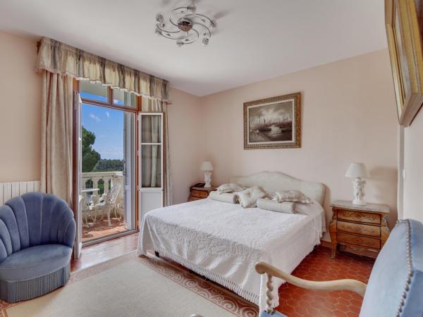 Le Château de Mei Lese : photo 2 de la chambre suite standard (3 adultes) avec balcon et vue sur la mer