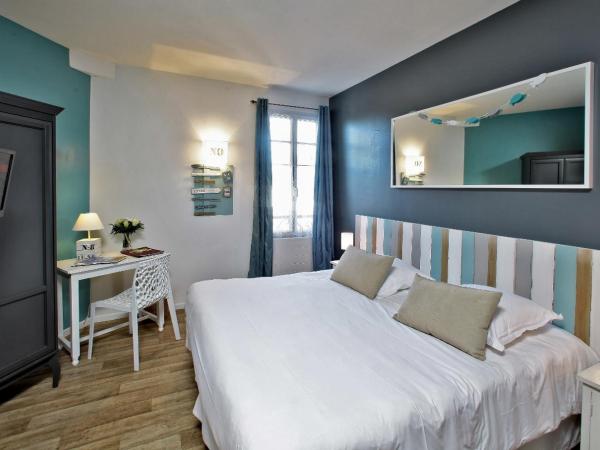 Logis Hôtel La Chaize : photo 8 de la chambre petite chambre 1 ou 2 personnes - vue sur cour