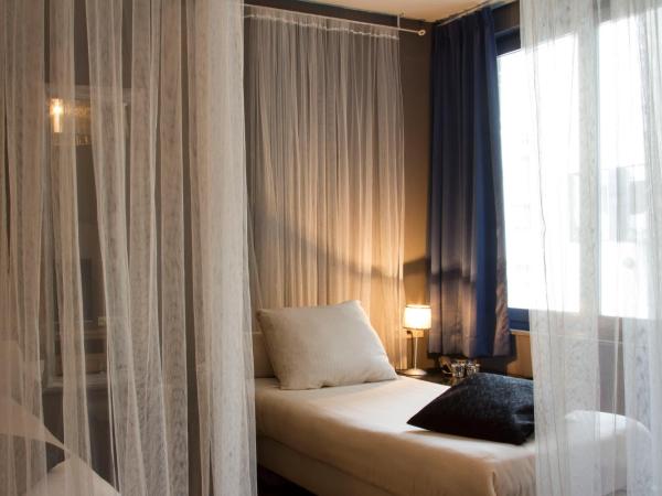 Hotel Matuchi : photo 9 de la chambre chambre lits jumeaux agadir avec salle de bains privative dans le couloir
