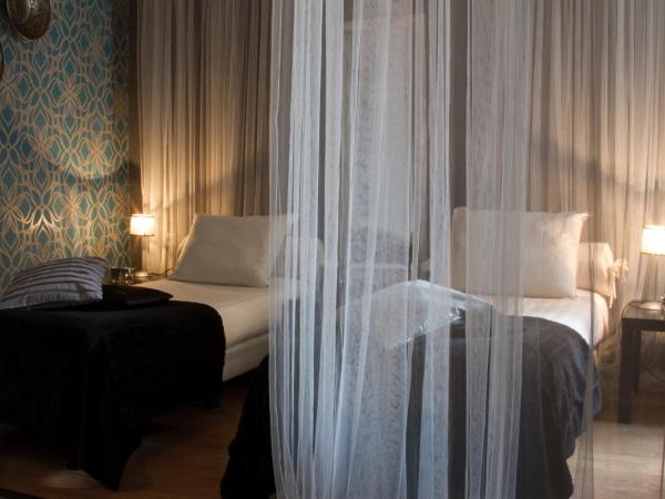 Hotel Matuchi : photo 2 de la chambre chambre lits jumeaux agadir avec salle de bains privative dans le couloir