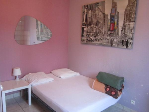 Hôtel Richard : photo 1 de la chambre chambre double avec salle de bains privative