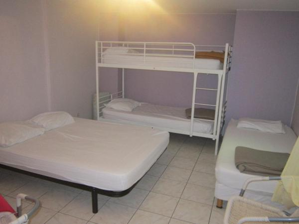 Hôtel Richard : photo 1 de la chambre chambre quintuple avec salle de bains privative