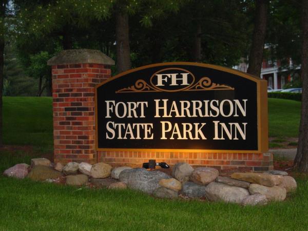 Fort Harrison State Park Inn : photo 4 de la chambre suite lit queen-size