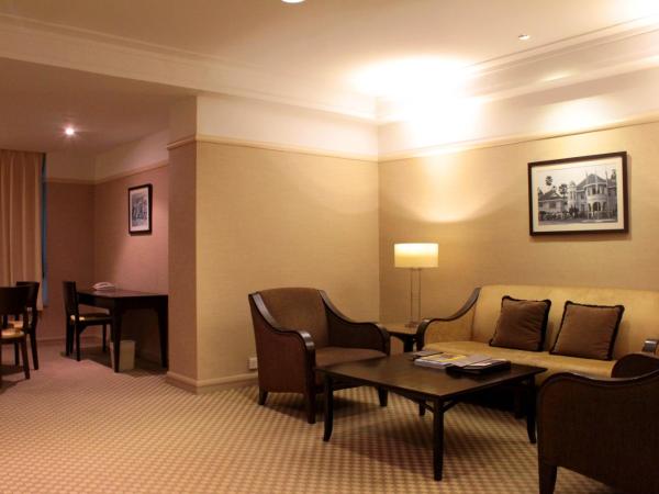 Pacific Regency Hotel Suites : photo 4 de la chambre suite familiale