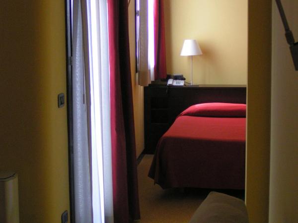 Albergo Verdi : photo 1 de la chambre chambre double avec lit d'appoint