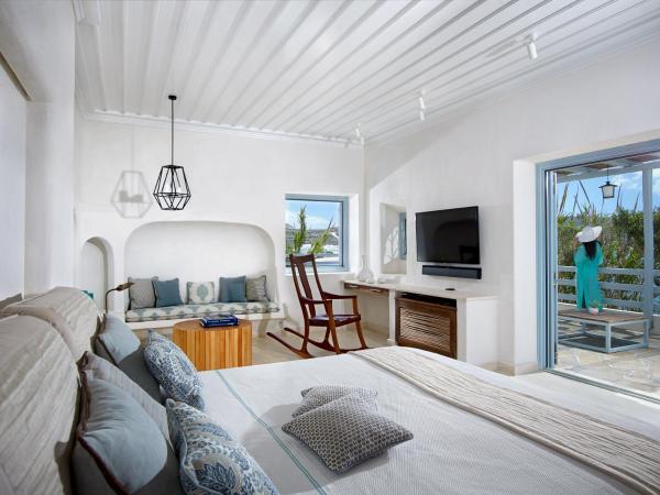 Belvedere Mykonos - Waterfront Villa & Suites - The Leading Hotels of the World : photo 6 de la chambre waterfront suite with private sundeck (350 meters from the main hotel)