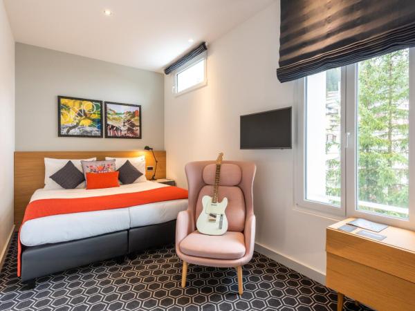 Hard Rock Hotel Davos : photo 3 de la chambre hébergement supérieur lit king-size - or