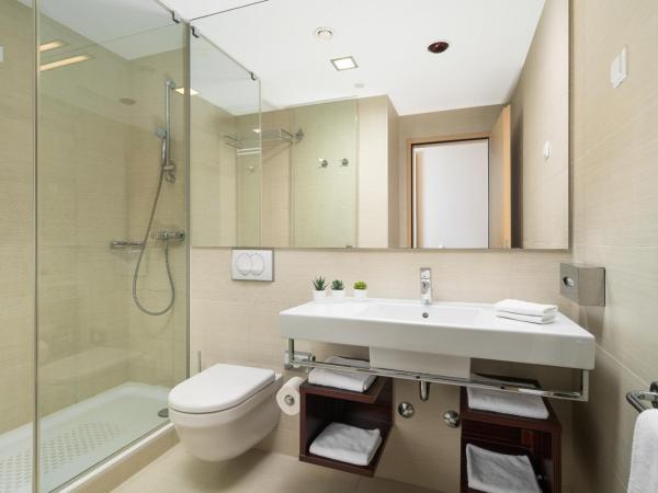 Valamar Lacroma Hotel : photo 3 de la chambre chambre supérieure pour 2+1 personnes