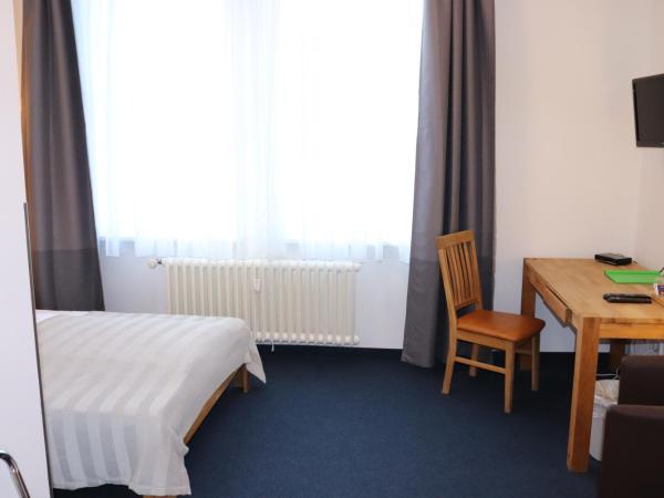 Hostel VITA Berlin : photo 1 de la chambre chambre simple avec salle de bains